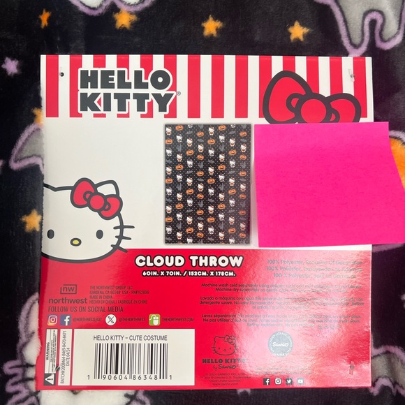 Halloween Hello Kitty Pumpkin Throw - Picture 2 of 2